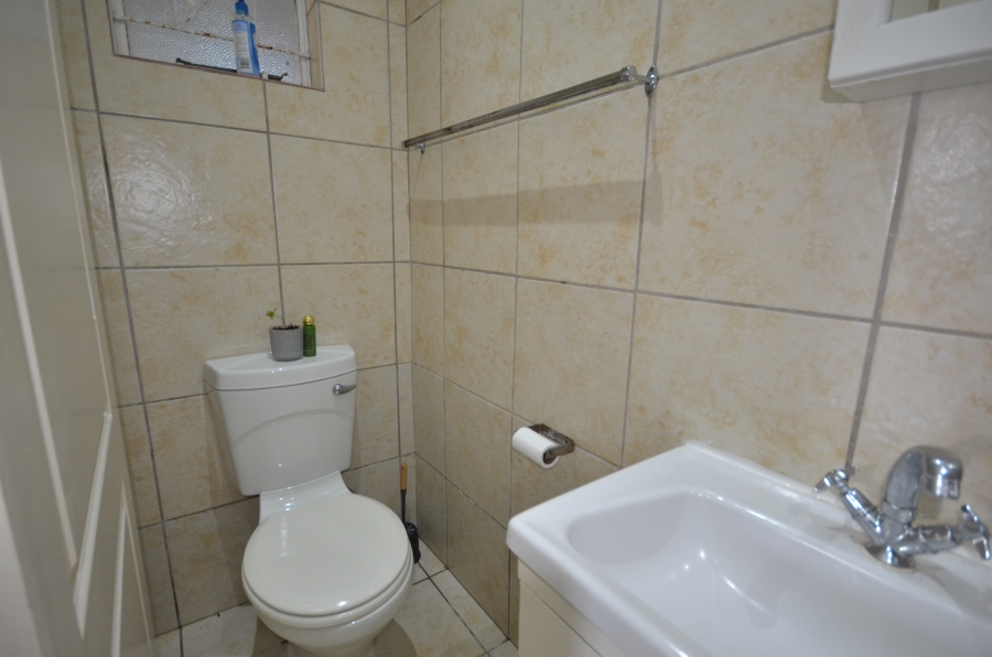To Let 1 Bedroom Property for Rent in Beacon Bay Eastern Cape